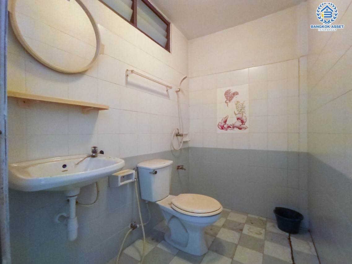 ทาวน์เฮ้าส์มือสอง นนทบุรี ม.กานต์มณี บางกรวย-ไทรน้อย เนื้อที่กว้าง 18 ตร.ว. ภายในสภาพดี พร้อมเข้าอยู่ โครงการเงียบสงบมีความเป็นส่วนตัว ฟังก์ชัน 2 ห้องนอน 2 ห้องน้ำ จอดรถได้ 1 คัน บ้านพร้อมอยู่ ตั้งบนทำเลเดินทางสะดวก เชื่อมต่อถนนบ้านกล้วย-ไทรน้อย และ ถนนบางกรวย-ไทรน้อย จองด่วน!